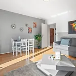 Premium - 12 People - Fully Equipped - 2 Min Station Appartement *