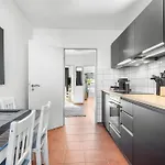 Premium - 12 People - Fully Equipped - 2 Min Station Appartement *