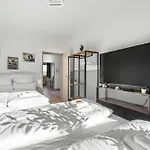 Premium - 12 People - Fully Equipped - 2 Min Station Appartement